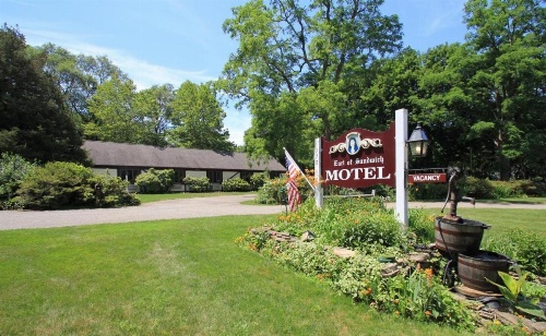 The Earl of Sandwich Motel image 13